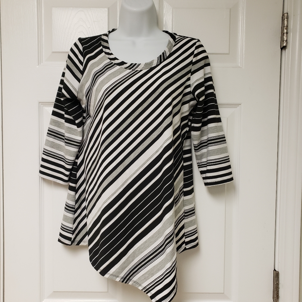New Direction, Petite Medium, Black White Grey Shirt